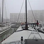 Charmante Kapiteinshut Op Historisch Schip De Hoop