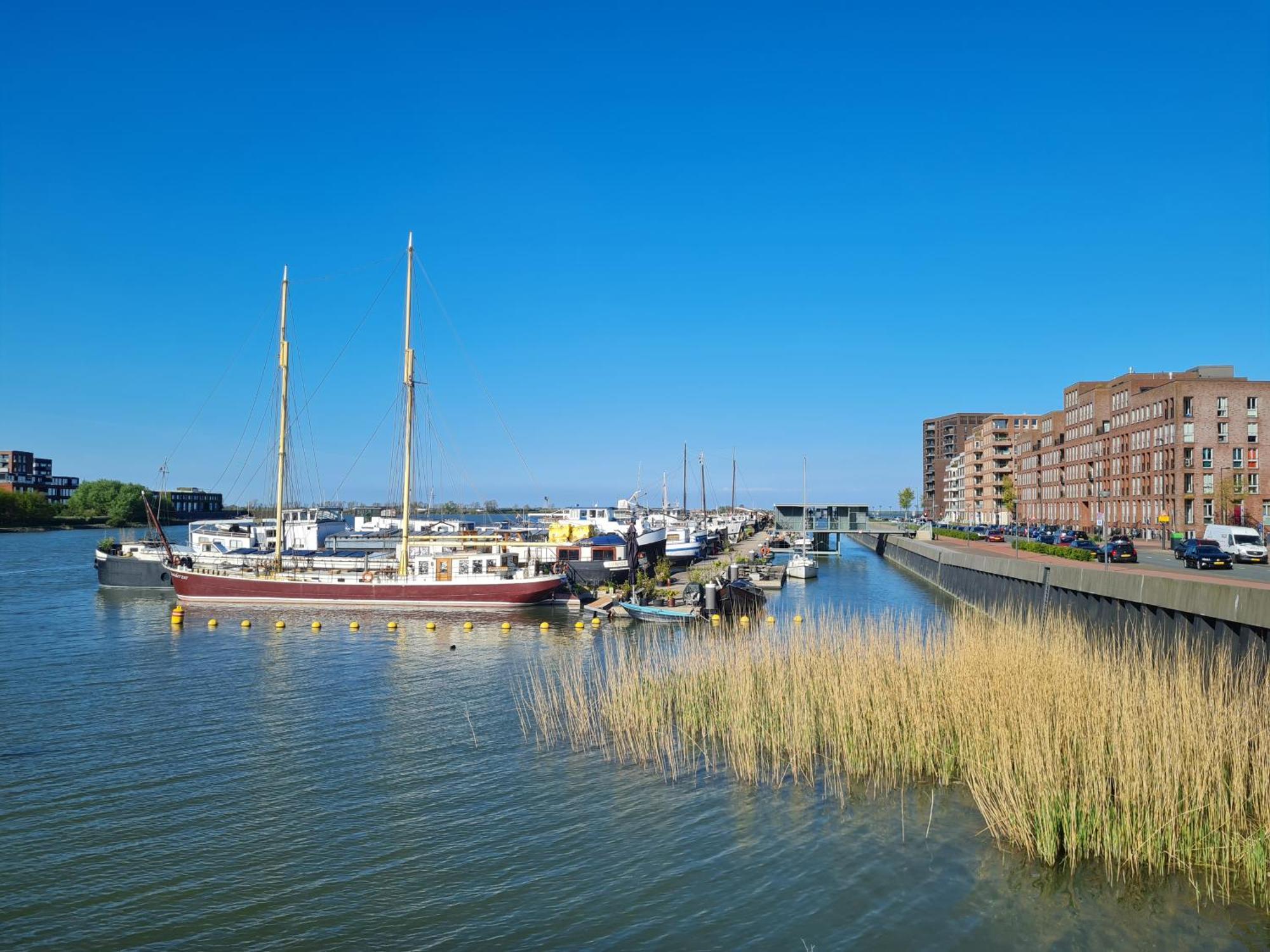 Charmante Kapiteinshut Op Historisch Schip De Hoop Frühstückspension *