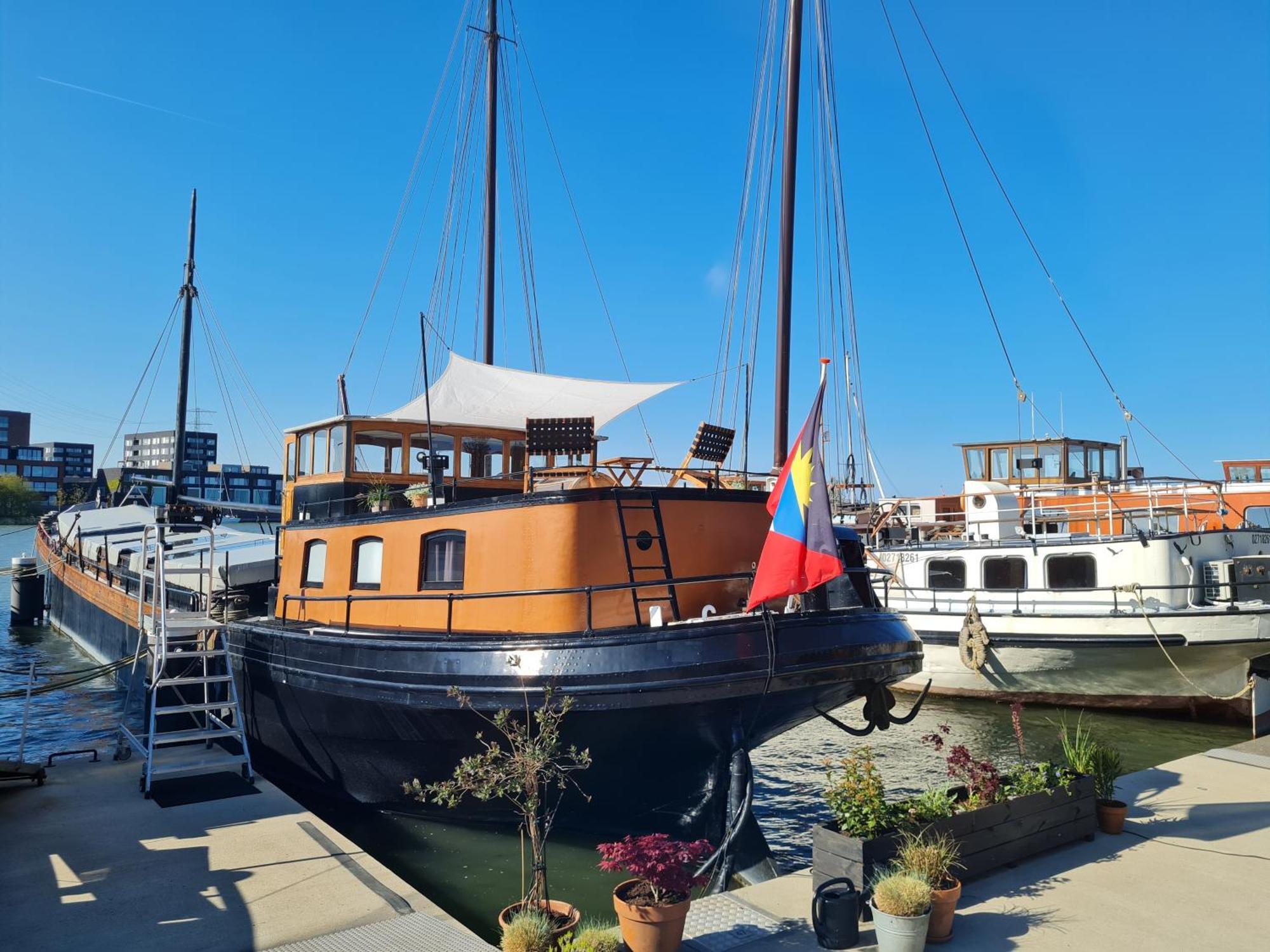 Charmante Kapiteinshut Op Historisch Schip De Hoop Frühstückspension Amsterdam