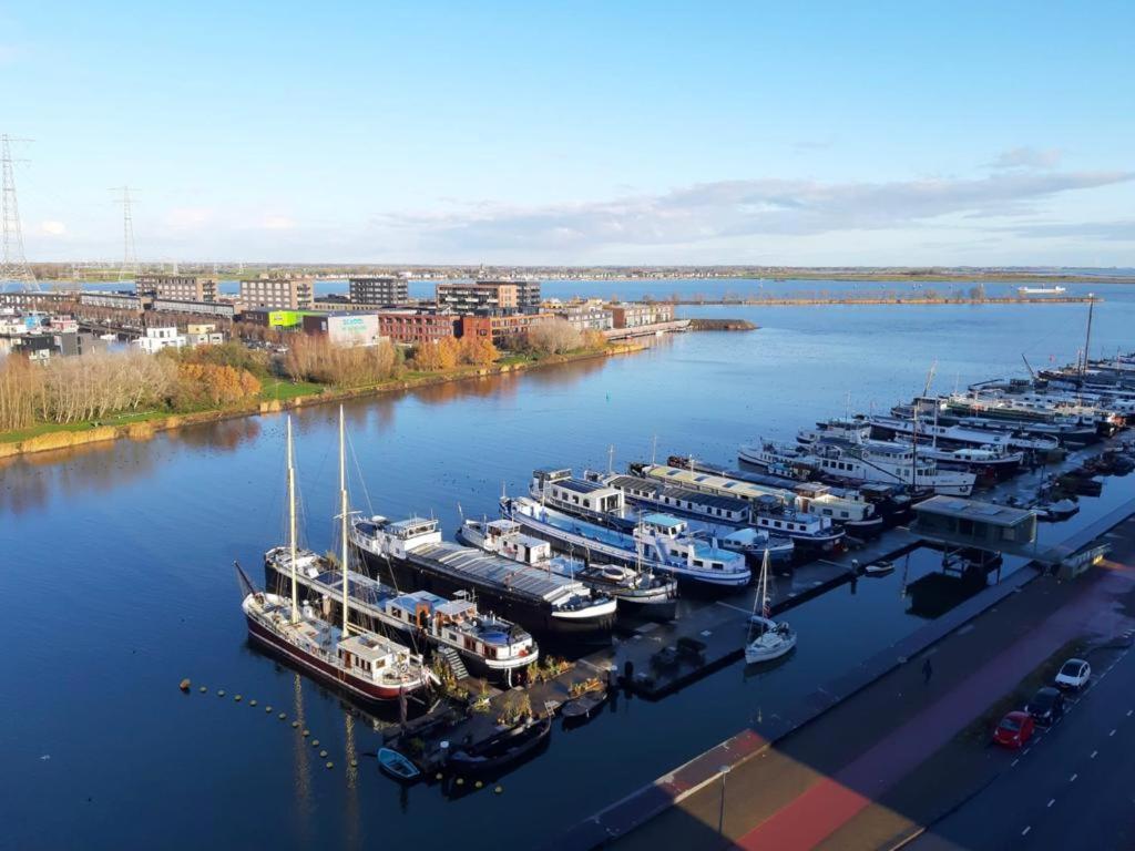 Charmante Kapiteinshut Op Historisch Schip De Hoop Frühstückspension Amsterdam