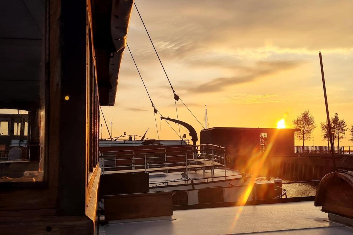 Frühstückspension Charmante Kapiteinshut Op Historisch Schip De Hoop