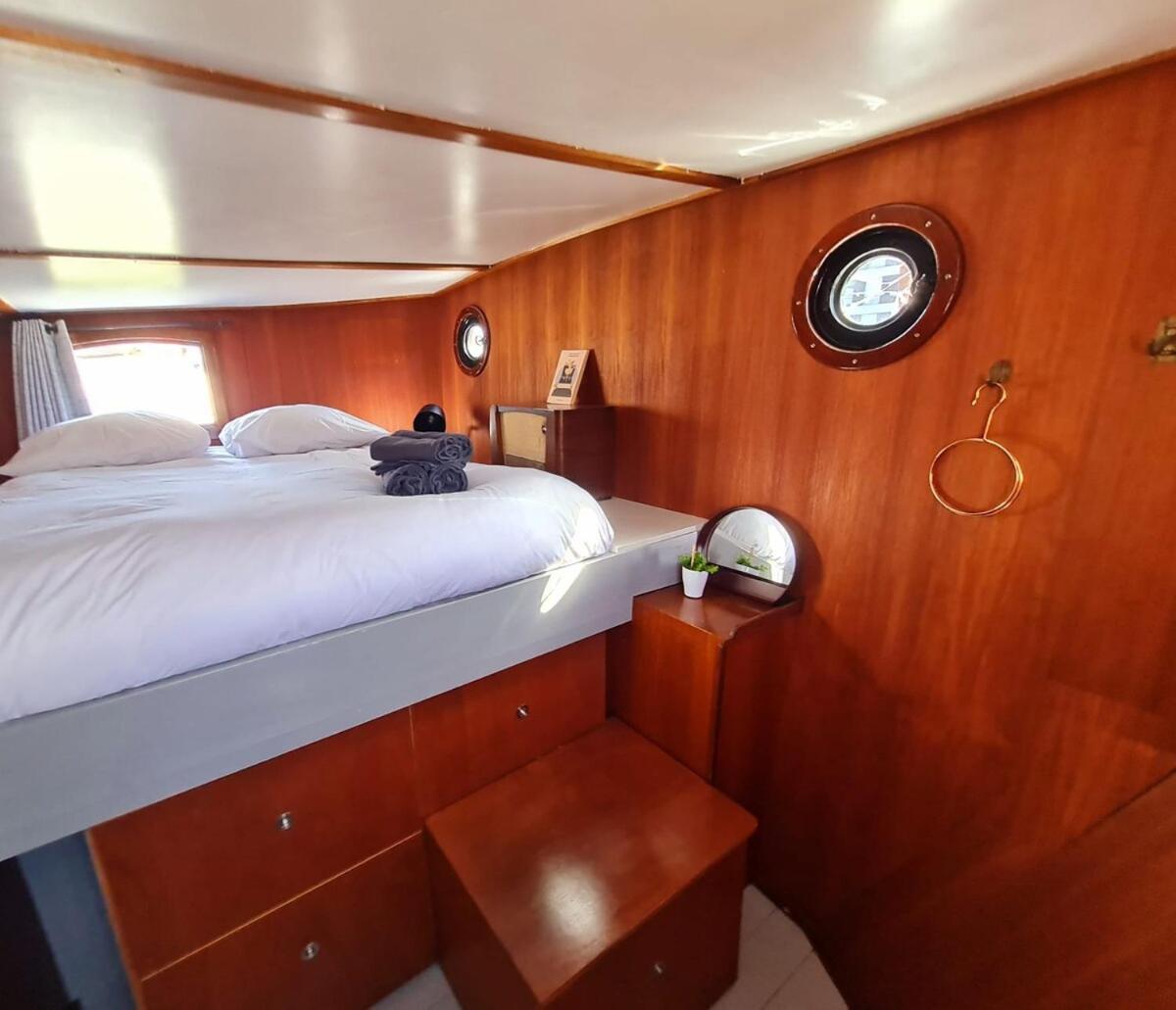 Charmante Kapiteinshut Op Historisch Schip De Hoop Frühstückspension