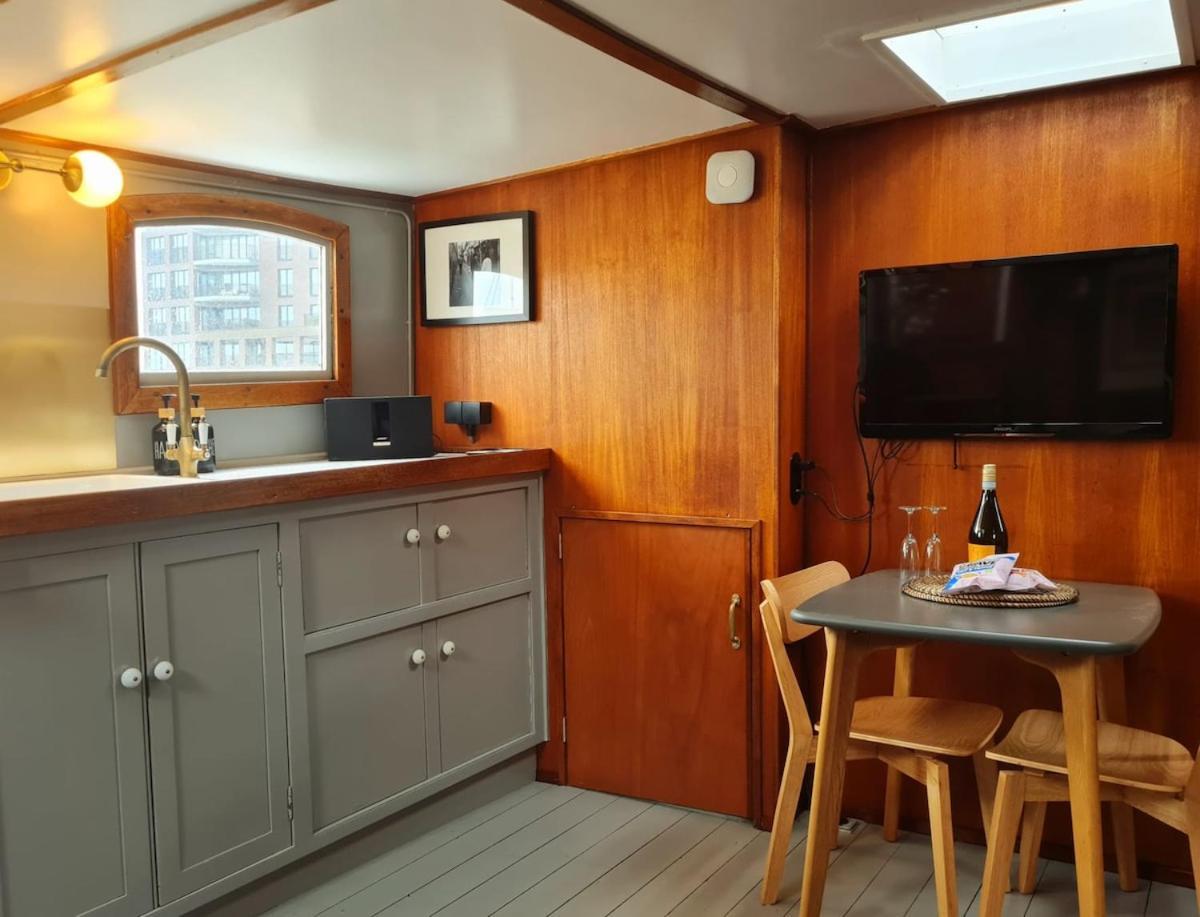 Frühstückspension Charmante Kapiteinshut Op Historisch Schip De Hoop *