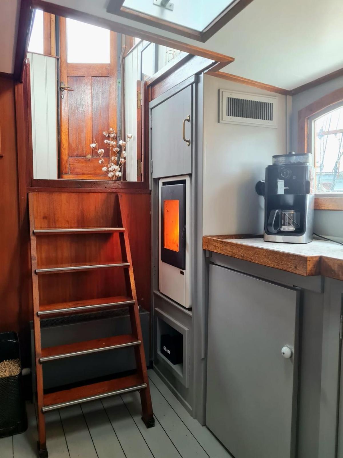 Charmante Kapiteinshut Op Historisch Schip De Hoop Bed & Breakfast Amsterdam